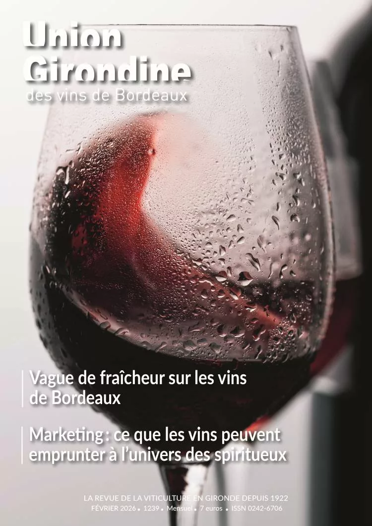 une du magazine union girondine spécialisé dans les vins de bordeaux avec un verre de vin rouge dont le liquide forme une vague