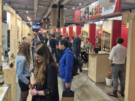 les opérateurs bordelais et leurs clients dans les allées du salon Wine Paris en 2026